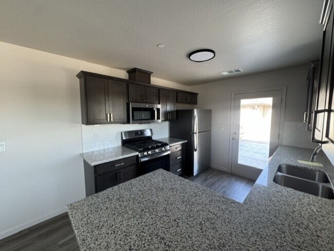 Building Photo - 2377 Oakmont Cir