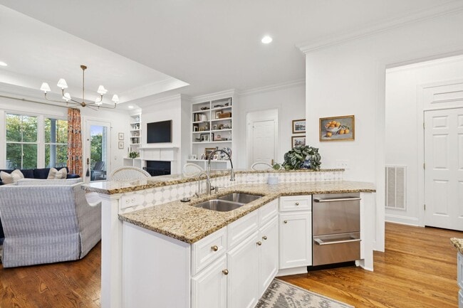 Building Photo - Luxury Executive Rental in Highlands of Ladd Park