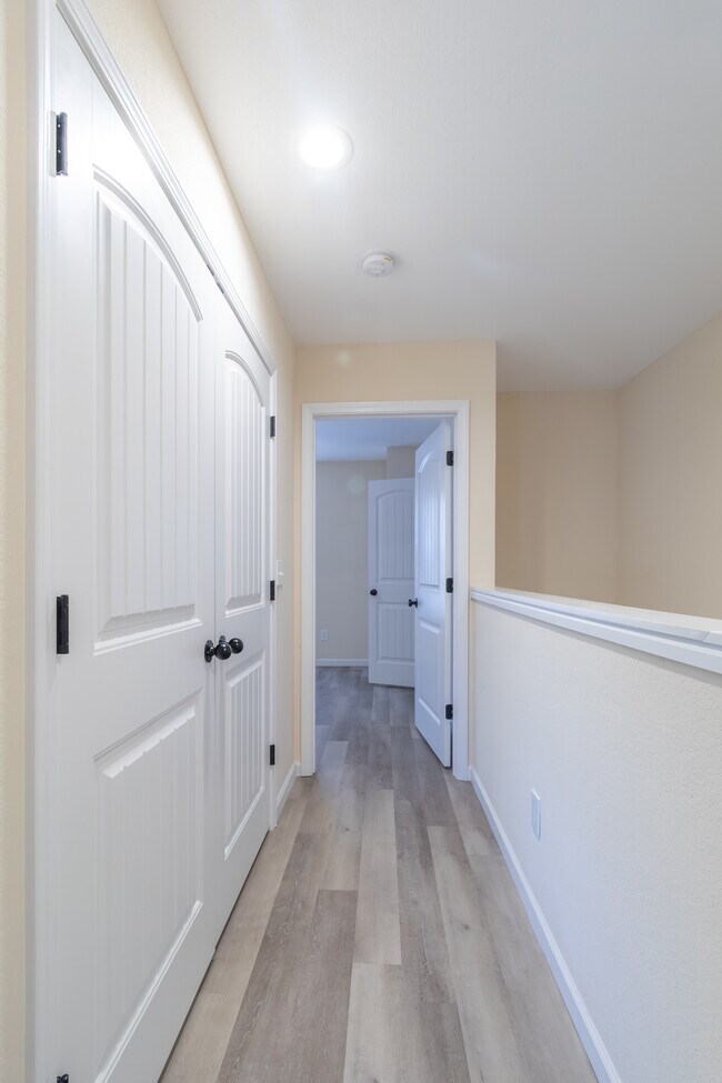 Building Photo - 933 Warrior Hill Dr