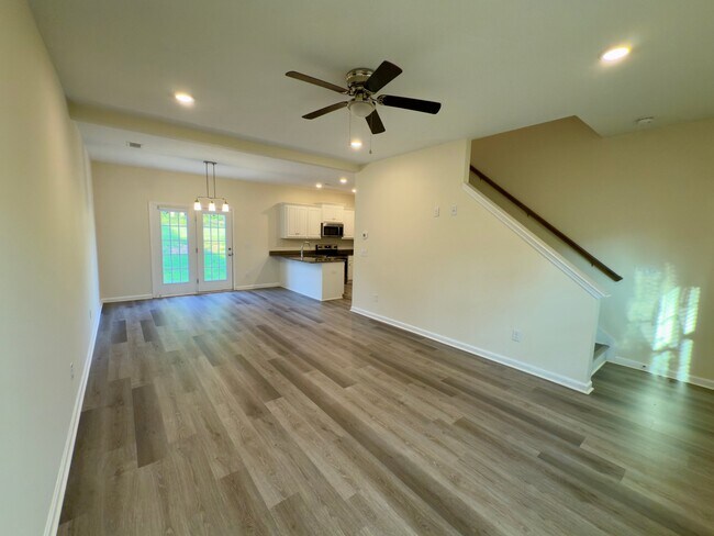 Building Photo - 613 Pershing Dr
