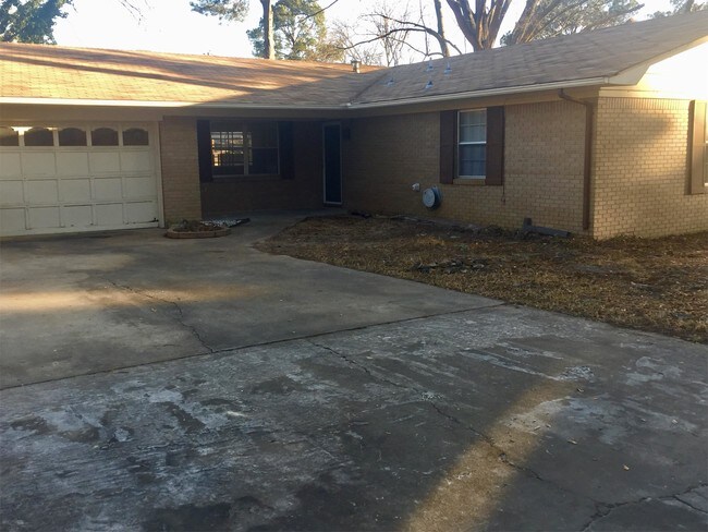 Building Photo - 4 Water Oak Dr