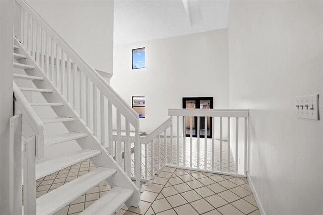 Building Photo - 1013 SW 112th Ter