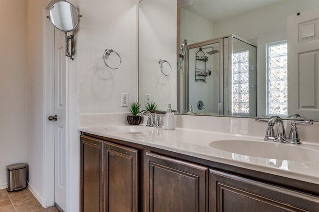 Building Photo - 10300 Laredo Dr