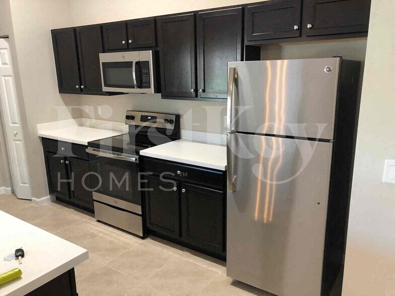 Building Photo - 1773 SW Cannon Ave