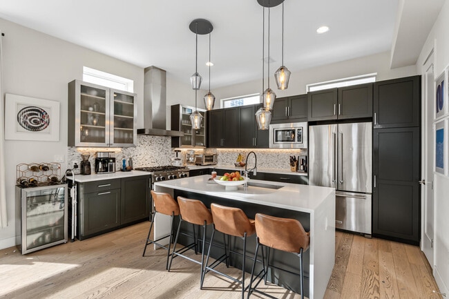 Building Photo - 4001 W Conejos Pl