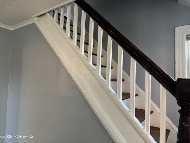 Building Photo - 811 Central Ave