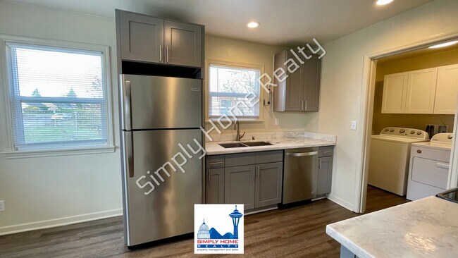 Building Photo - Cute 3 bedroom 2 bath home in Tacoma!
