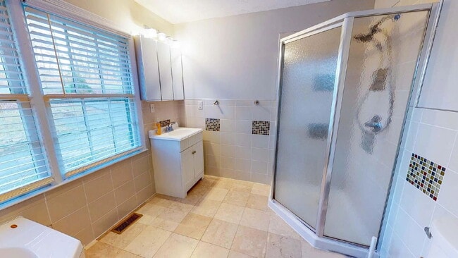 Building Photo - THE UNION GROVE | Gorgeous renovated home in Lithonia featuring large common areas, a spacious ki...