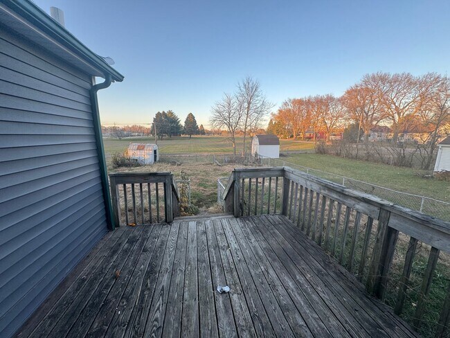 Building Photo - Remodeled 4 Bed 2 Bath For RENT