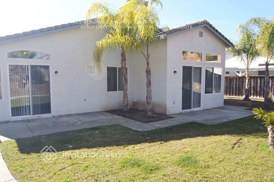 Building Photo - 45916 Via La Colorada