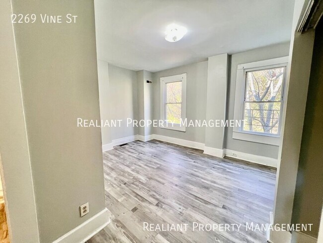 Building Photo - Spacious & Charming Townhouse in the Heart...