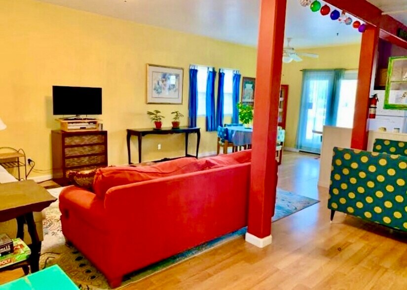 Building Photo - 8 Lighthouse Ln