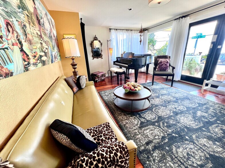 Building Photo - 4030 Beach Dr SW