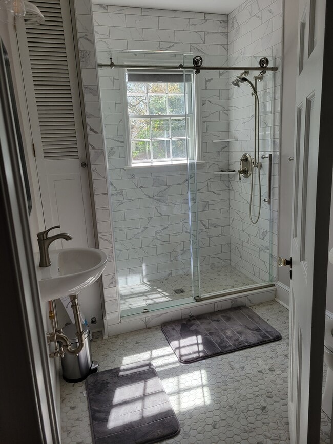 Building Photo - 126 Tred Avon Ave