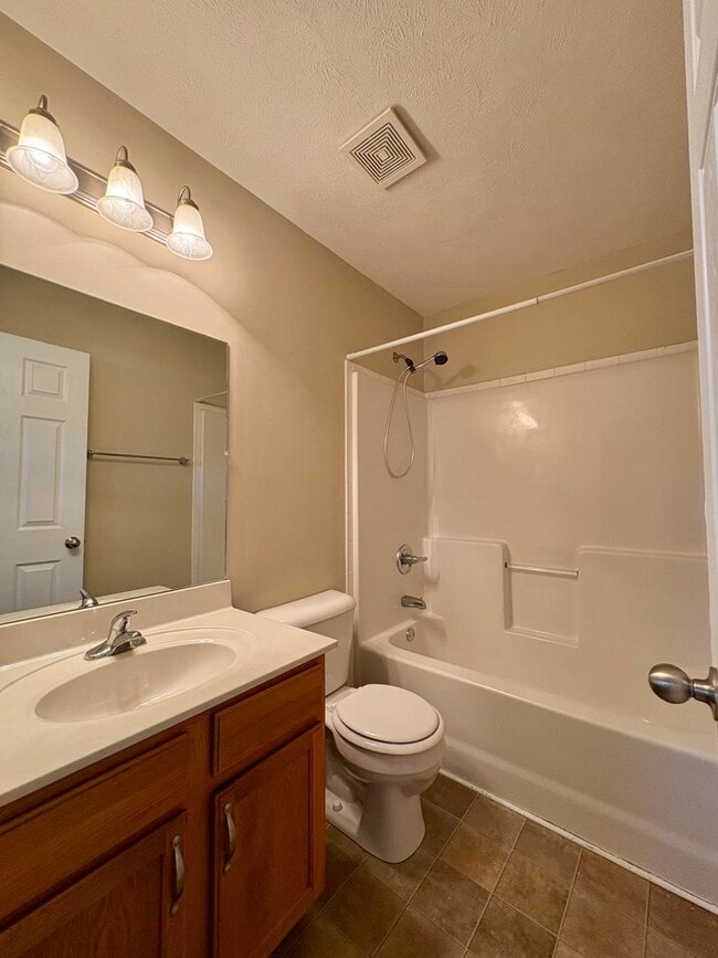 Building Photo - Nice home awaiting you to call home today- close to shopping and dining