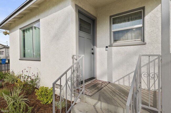 Building Photo - 2 br, 1.5 bath Duplex - 1160 North Fries A...