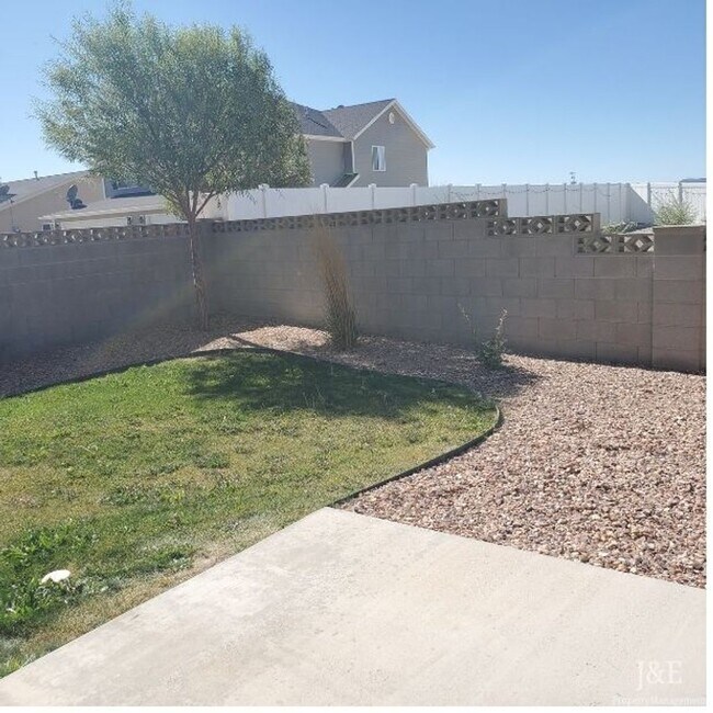 Building Photo - 537 W 2150 N