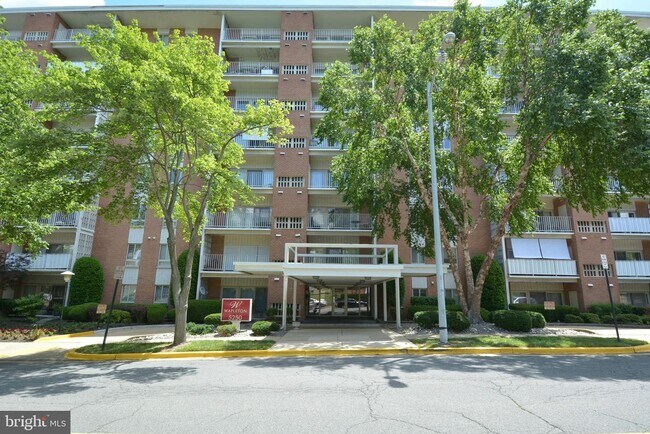 Building Photo - 5250 Valley Forge Dr