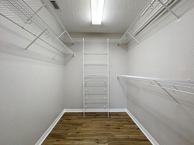 Building Photo - 2 Bedroom, 2 Bath | Lake Community | Dock & Boat Ramp Access