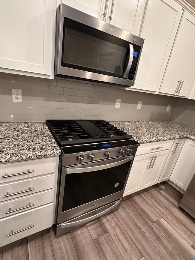 Building Photo - 3BR 2.5BA Townhome in High Point