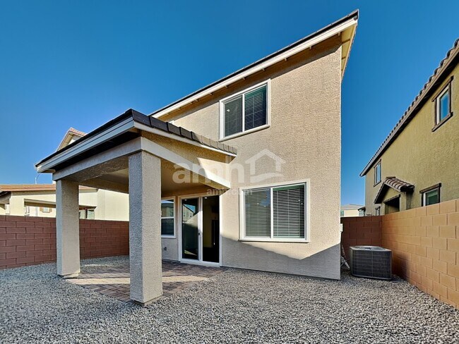 Building Photo - 831 Longwood Gdns St