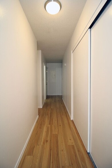 Building Photo - 8122-8122 SW 31st Ave