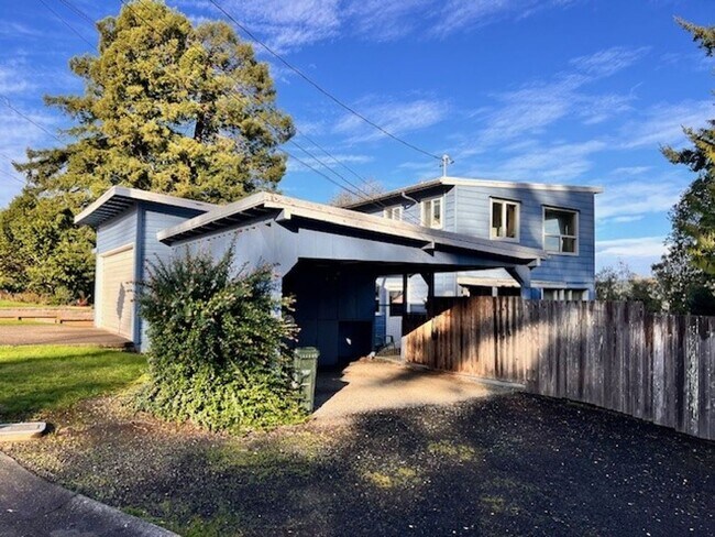 Building Photo - 1918