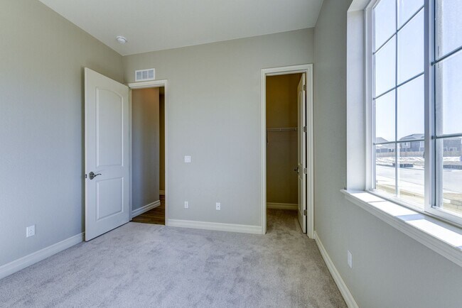 Building Photo - Breathtaking 4 Bedroom 3 Bedroom Ranch Style Home with Finished Basement!!