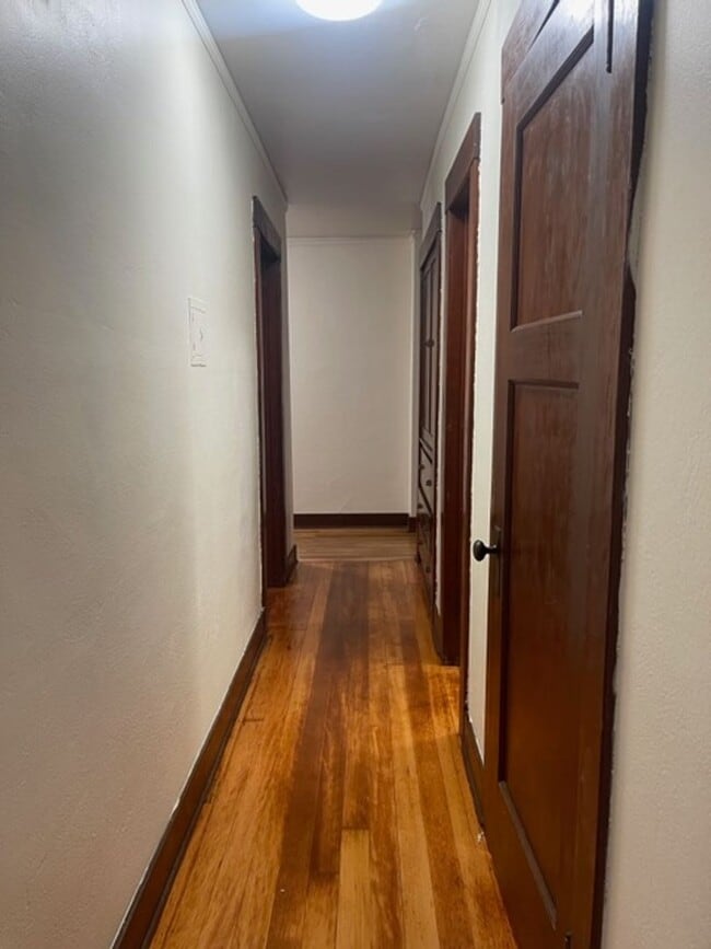 Building Photo - Spacious Craftsman Home