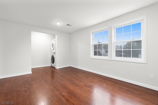 Building Photo - 173 Oakwood Pl