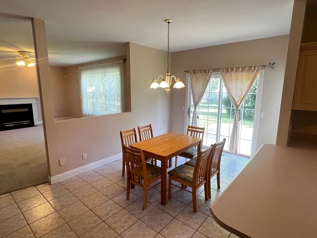 Building Photo - 2708 Bayhill Dr