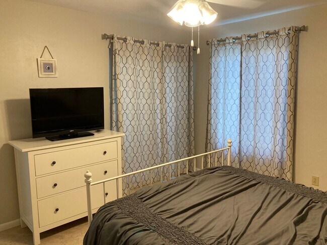Building Photo - Furnished 2 Bedroom-2 Bath Condo in Estuar...