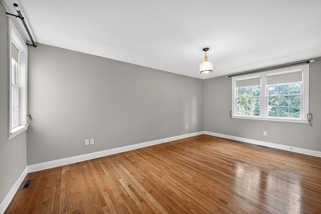 Building Photo - 28 Webster St