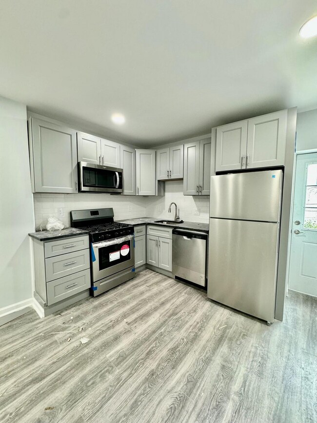 Building Photo - 3011 W Girard Ave