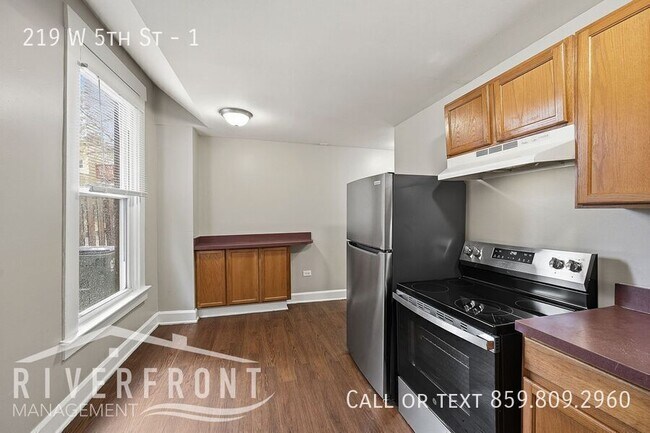 Building Photo - 219 W 5th St