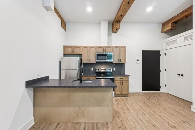 Building Photo - 201 Leverington Ave