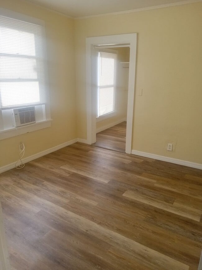 Building Photo - 2 bedroom  in St. Pete