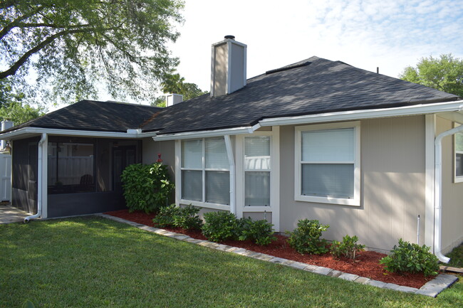 Building Photo - 1013 Buttercup Dr