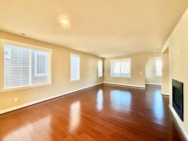 Building Photo - Stunning Issaquah Highlands View Home | 4 Bed + 3.5 Bath | Mountain Views & Prime Location