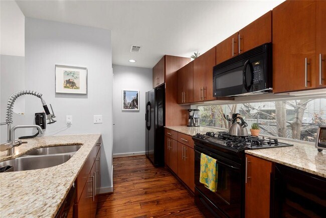 Building Photo - 3044 Commerce St