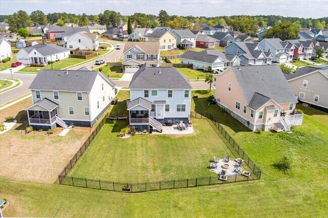Building Photo - Show stopping 5 bed/3 bath rental in the h...