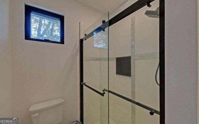 Building Photo - 675 Freedom Heights Dr