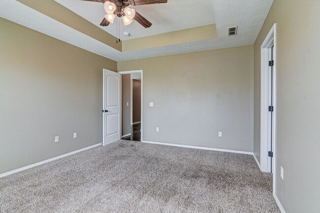 Building Photo - Beautiful all brick 3 bed 2 bath house in ...