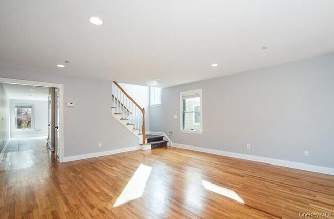 Building Photo - 186 Woodside Ave