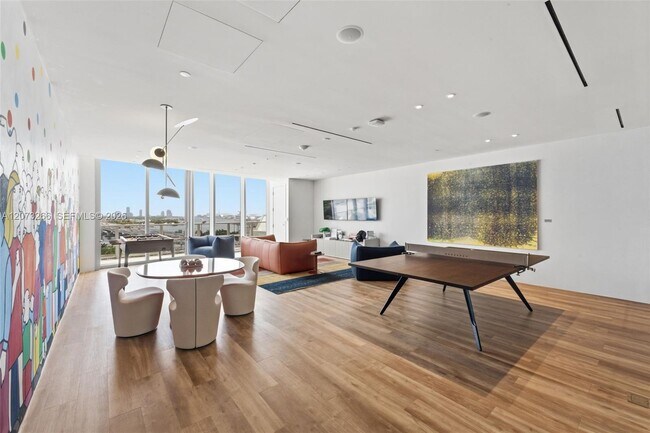 Building Photo - 1400 Biscayne Blvd