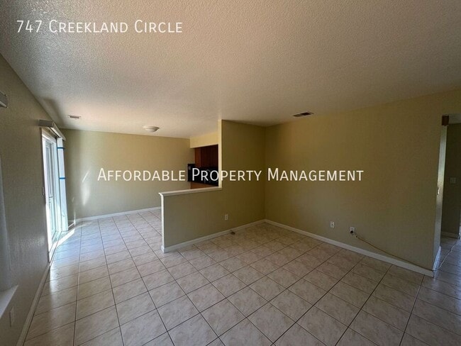 Building Photo - 747 Creekland Cir