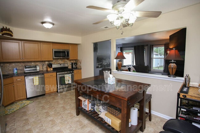 Building Photo - 146 Shoreline Dr