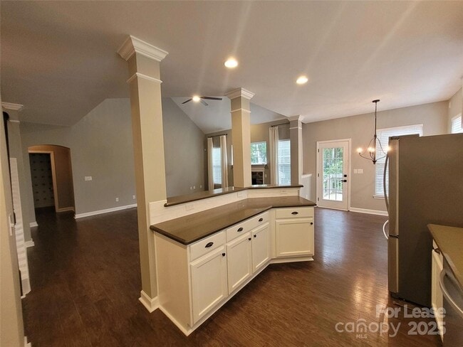 Building Photo - 5618 Branthurst Dr