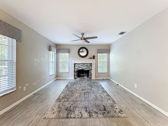 Building Photo - Discover your peaceful retreat in Wekiwa Woods!