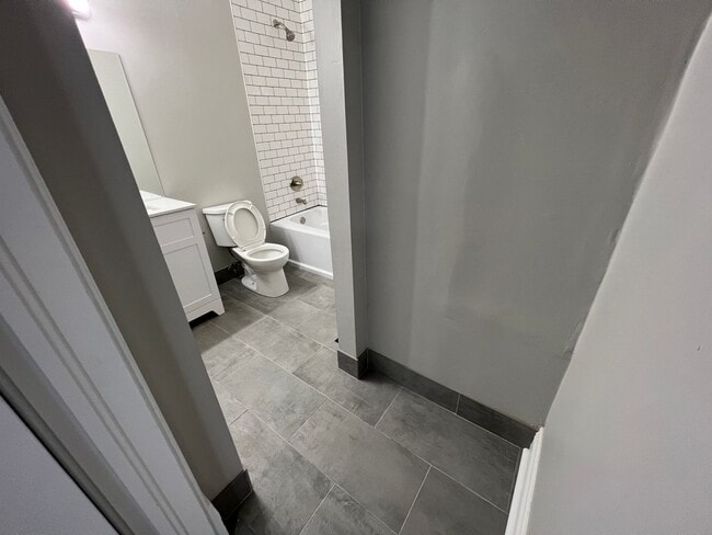 Building Photo - Renovated 2BR House